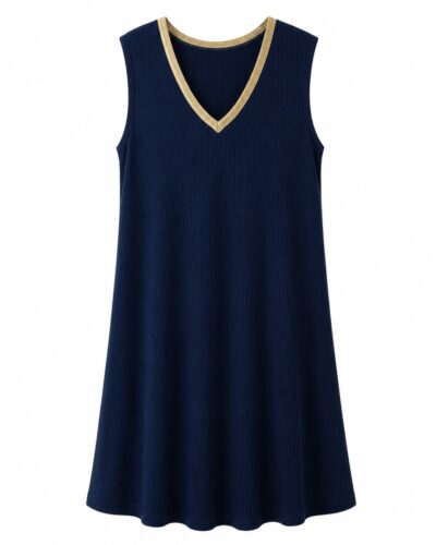 Vestido Brisa: vestido corto de diario sin mangas en punto de viscosa de canalé fino color marino con cuello en pico de Quiles_Shop.