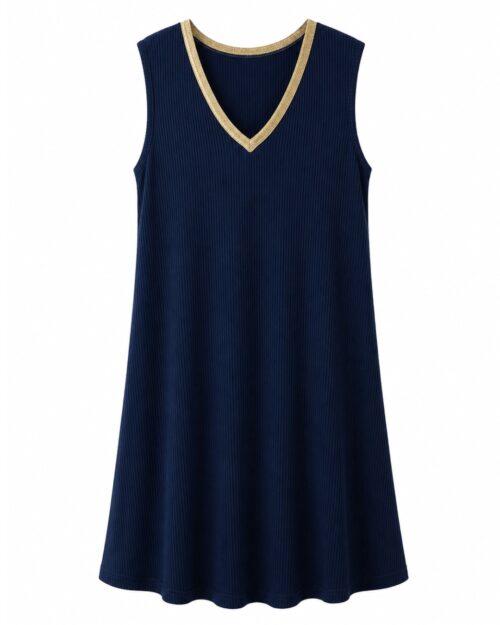 Vestido Brisa: vestido corto de diario sin mangas en punto de viscosa de canalé fino color marino con cuello en pico de Quiles_Shop.