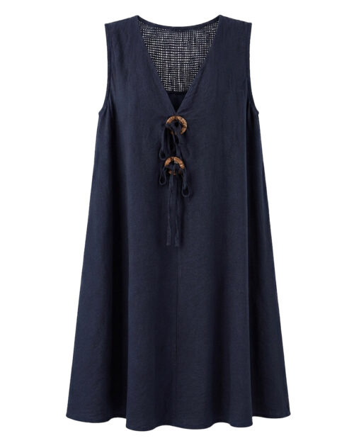 Vestido Madeira: vestido corto suelto de viscosa efecto lino para mujeres reales de tallas curvy con detalles de madera, lazos regulables y espalda calada de Quiles_Shop.