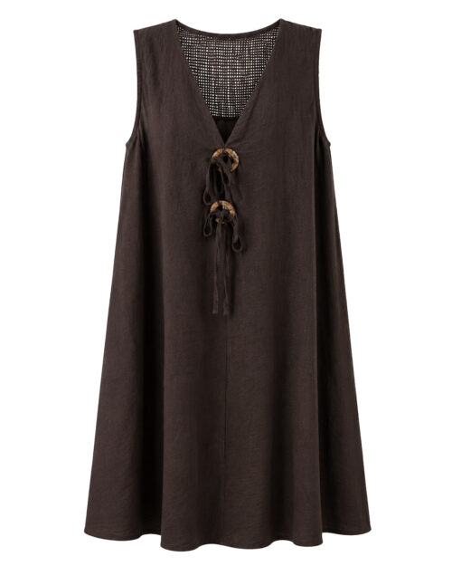 Vestido Madeira: vestido corto suelto de viscosa efecto lino para mujeres reales de tallas curvy con detalles de madera, lazos regulables y espalda calada de Quiles_Shop.