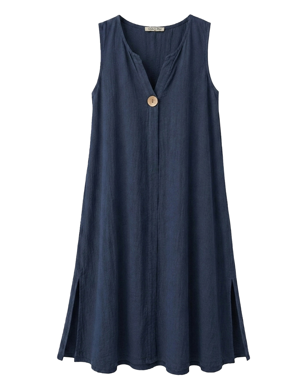 Vestido Menorca: vestido midi de tirantes anchos en tono verde caqui para mujeres reales de tallas curvy con escote en pico, botón de madera decorativo y costura central vertical de Quiles_Shop.