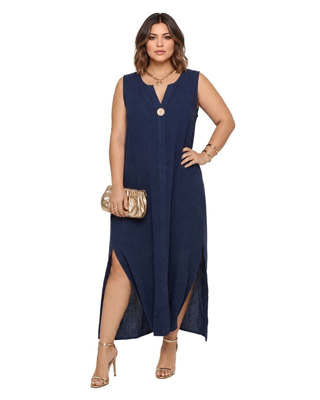 Vestido Menorca: vestido midi de tirantes anchos en tono verde caqui para mujeres reales de tallas curvy con escote en pico, botón de madera decorativo y costura central vertical de Quiles_Shop.
