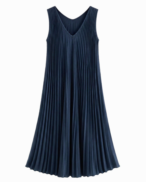 Vestido Plisado: vestido midi de tejido suelto con pliegues para mujeres reales de tallas curvy con escote en pico, diseño sin mangas y corte en diagonal de Quiles_Shop.