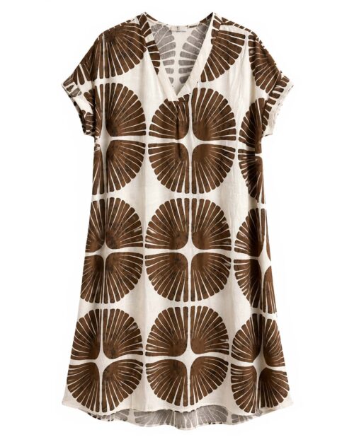 Vestido Retro: vestido midi suelto con estampado geométrico de estilo vintage para mujeres reales de tallas curvy con escote en pico, manga corta integrada y bajo redondeado de Quiles_Shop.