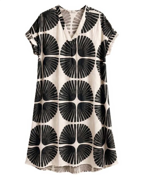 Vestido Retro: vestido midi suelto con estampado geométrico de estilo vintage para mujeres reales de tallas curvy con escote en pico, manga corta integrada y bajo redondeado de Quiles_Shop.