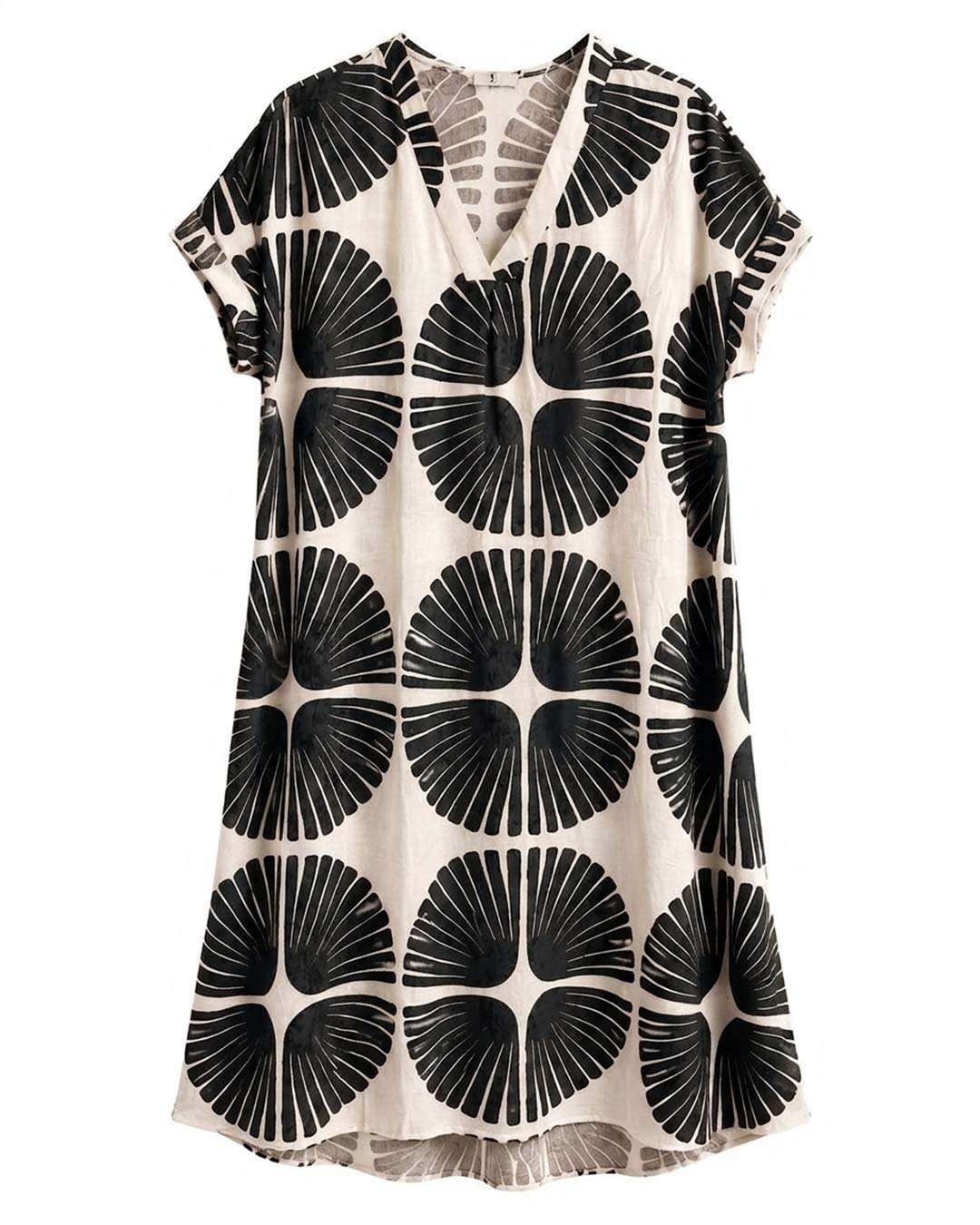 Vestido Retro: vestido midi suelto con estampado geométrico de estilo vintage para mujeres reales de tallas curvy con escote en pico, manga corta integrada y bajo redondeado de Quiles_Shop.