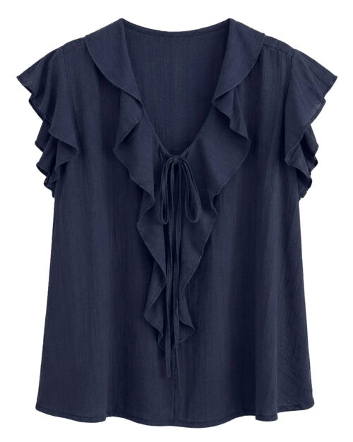Blusa Volantes Glam: blusa de vestir color azul marino en suave viscosa fluida con maxivolante en el escote en pico, cordones y mangas mariposa de Quiles_Shop.