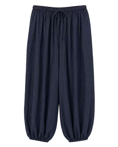 Pantalón Bombacho Harem: pantalón de color azul marino en viscosa fluida de efecto arrugado, cintura elástica, bolsillos y tobillos fruncidos de Quiles_Shop.