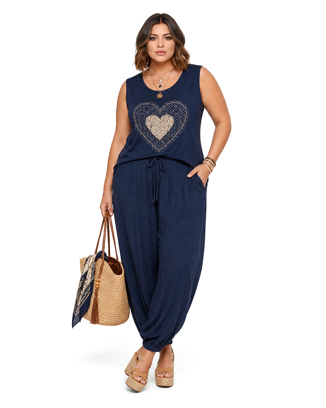 Pantalón Bombacho Harem: pantalón de color azul marino en viscosa fluida de efecto arrugado, cintura elástica, bolsillos y tobillos fruncidos de Quiles_Shop.