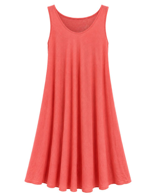 Vestido Calado: vestido de color coral sin mangas en viscosa con textura arrugada y espalda con canesú de rejilla calada de Quiles_Shop.