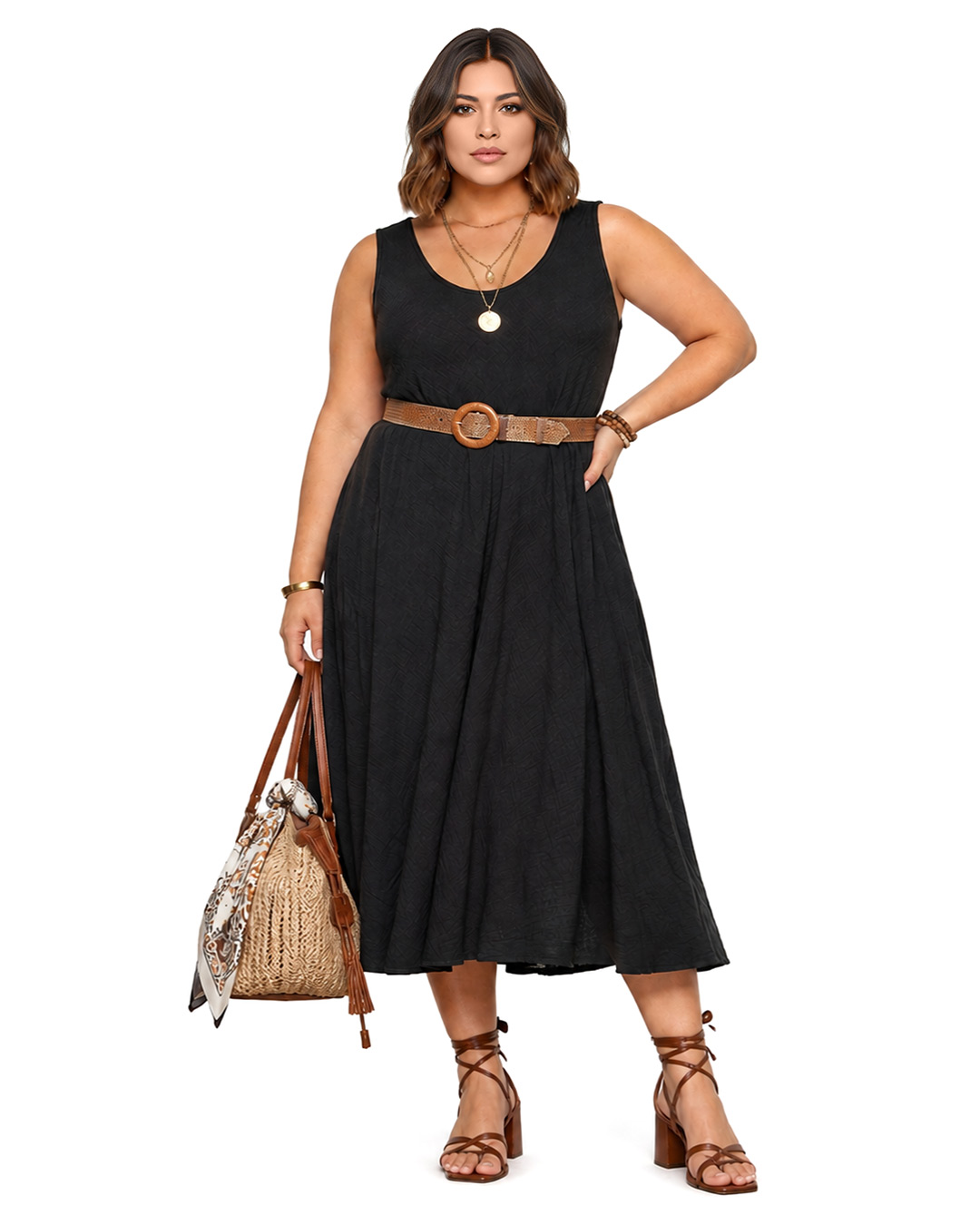 Vestido Calado: vestido de color negro sin mangas en viscosa con textura arrugada y espalda con canesú de rejilla calada de Quiles_Shop.
