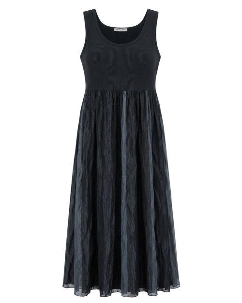 Vestido Combi: vestido largo de diario con cuerpo de punto acanalado negro de tirantes anchos y falda fluida con estampado de rayas verticales de Quiles_Shop.