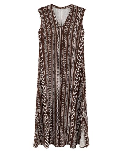 Vestido Espiga: vestido largo sin mangas en licra fría con estampado geométrico de espiga y abertura lateral en el bajo de Quiles_Shop (Imagen generada por IA).