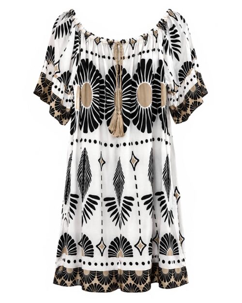 Vestido Étnico: vestido de diario color blanco con estampado tribal negro y camel, escote fruncido ajustable con cordón de borlas y mangas cortas fluidas de Quiles_Shop.