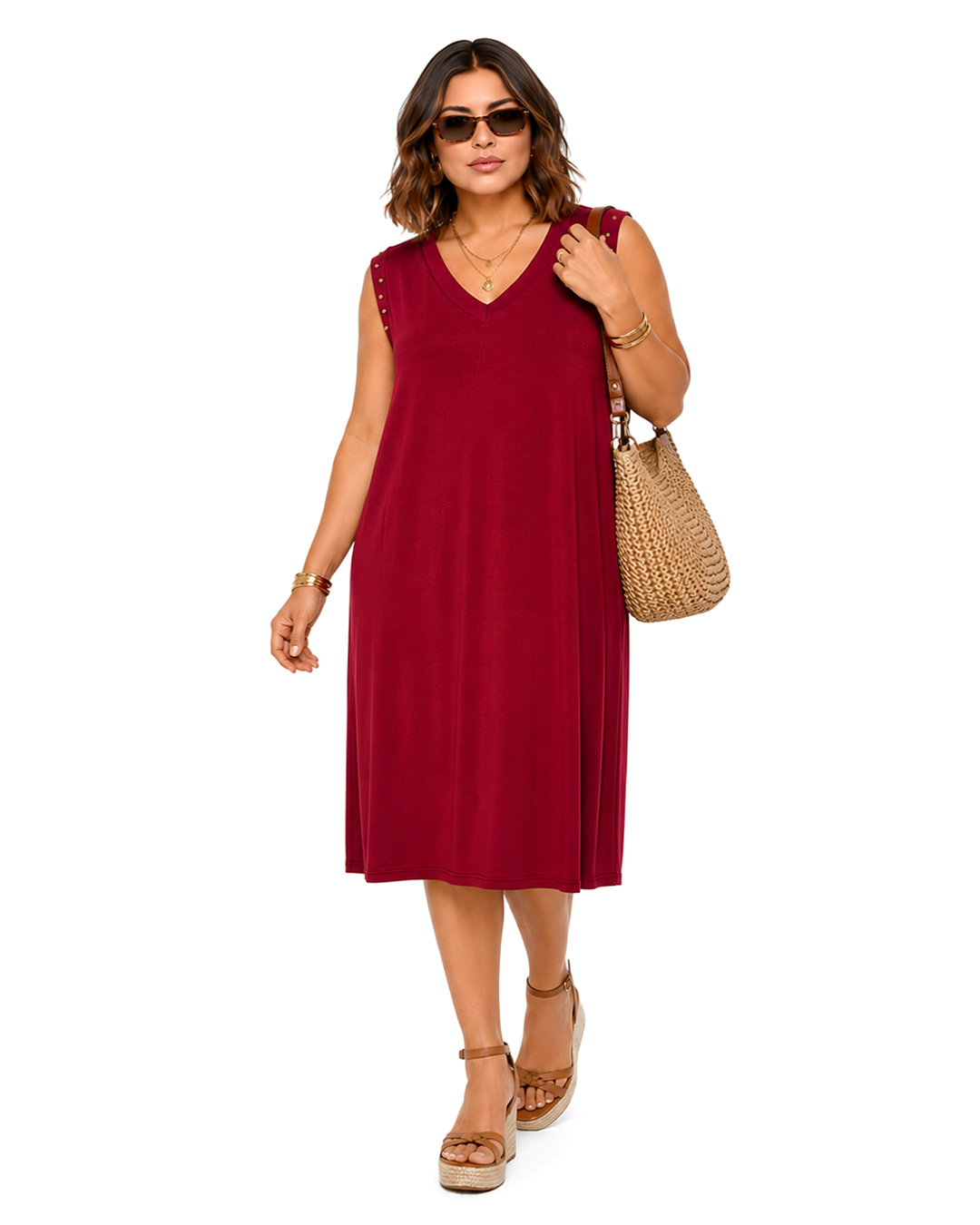 Vestido Lanzarote: vestido de diario color burdeos en suave punto de viscosa elástica, cuello en pico y hombros fruncidos con tachuelas doradas de Quiles_Shop.