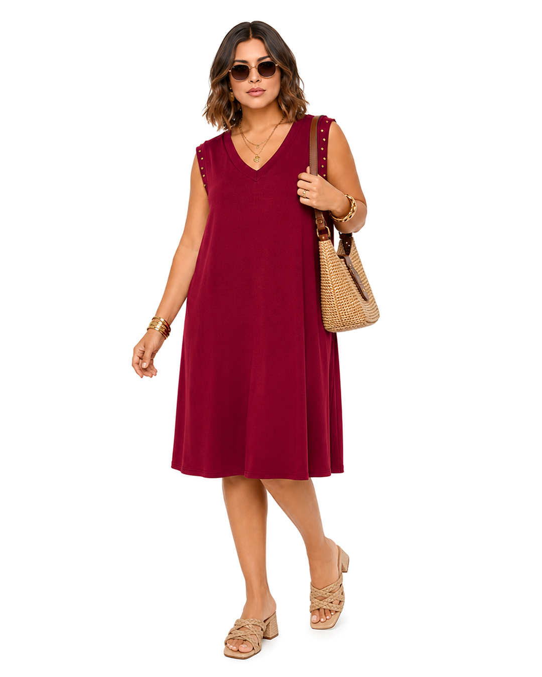 Vestido Lanzarote: vestido de diario color burdeos en suave punto de viscosa elástica, cuello en pico y hombros fruncidos con tachuelas doradas de Quiles_Shop.
