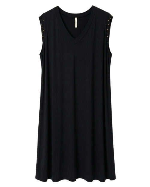 Vestido Lanzarote: vestido de diario color negro en suave punto de viscosa elástica, cuello en pico y hombros fruncidos con tachuelas doradas de Quiles_Shop.