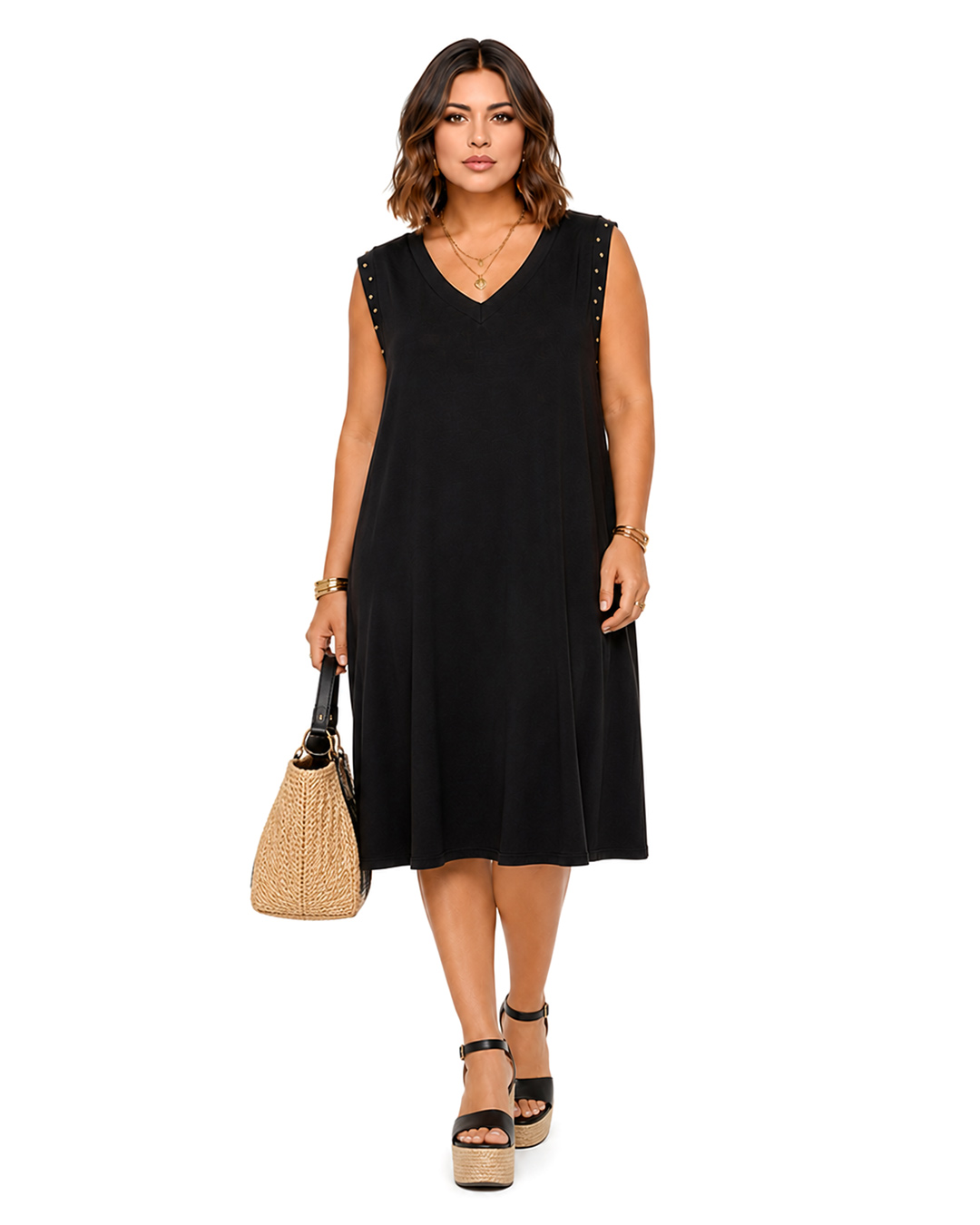 Vestido Lanzarote: vestido de diario color negro en suave punto de viscosa elástica, cuello en pico y hombros fruncidos con tachuelas doradas de Quiles_Shop.