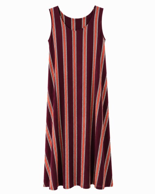 Vestido Retro: vestido largo sin mangas en licra fría con estampado de rayas verticales de Quiles_Shop (Imagen generada por IA).