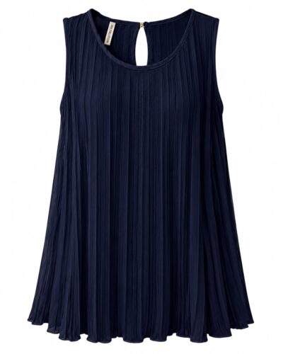 Blusa Plisada: blusa negra sin mangas para mujeres reales de tallas curvy con diseño totalmente plisado en vertical, cuello redondo y lágrima trasera con botón de Quiles_Shop.