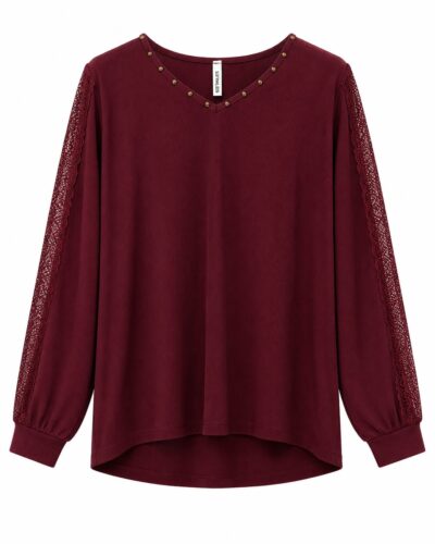 Blusa burdeos de canalé con escote de tachas y mangas de encaje