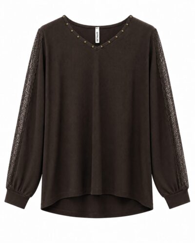 Blusa marrón de canalé con escote de tachas y mangas de encaje
