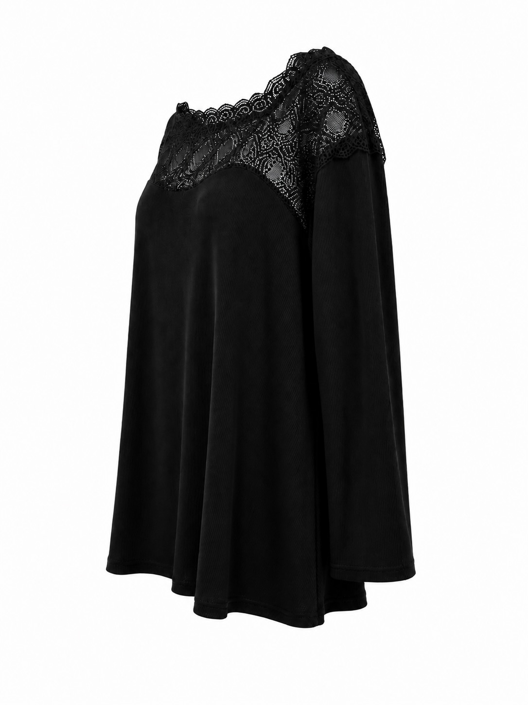 Vista lateral de la blusa canesú encaje negro de corte fluido