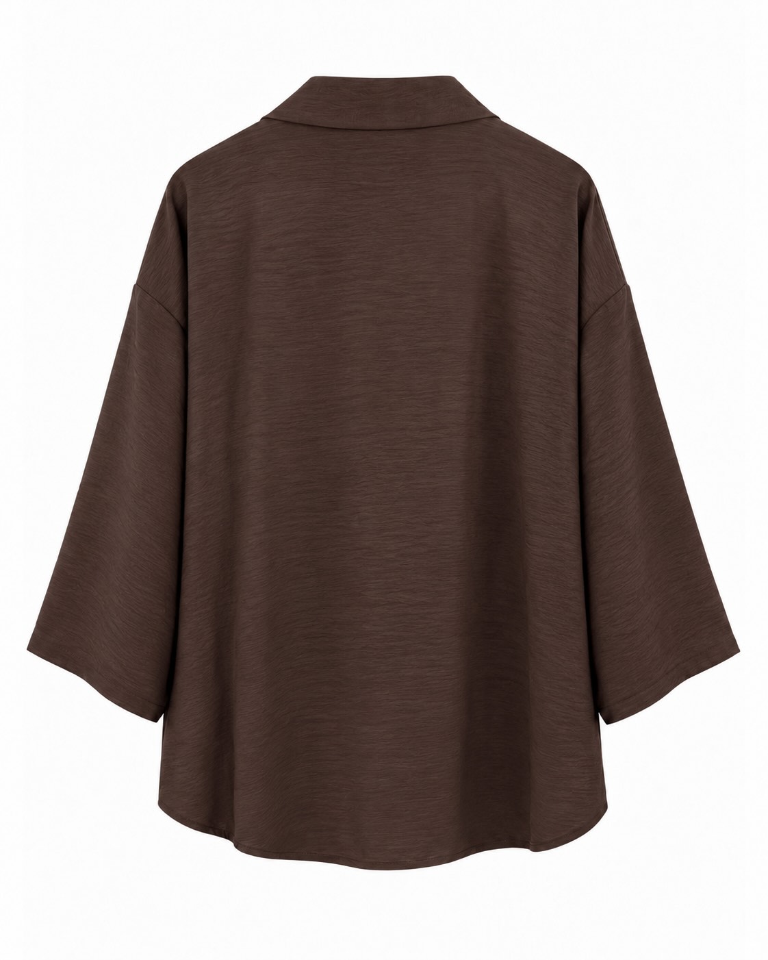 Camisa tachuelas Vera chocolate de mujer curvy vista de espalda con corte amplio