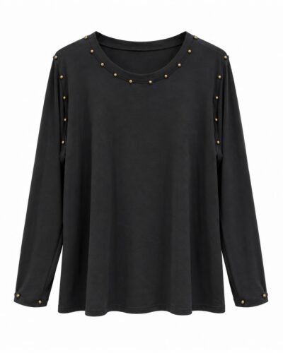 Camiseta Military Chic negra de mujer curvy con manga larga y tachuelas doradas