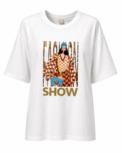 delantero camiseta oversize reina de la moda blanca con estampado fashion