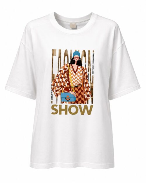 delantero camiseta oversize reina de la moda blanca con estampado fashion