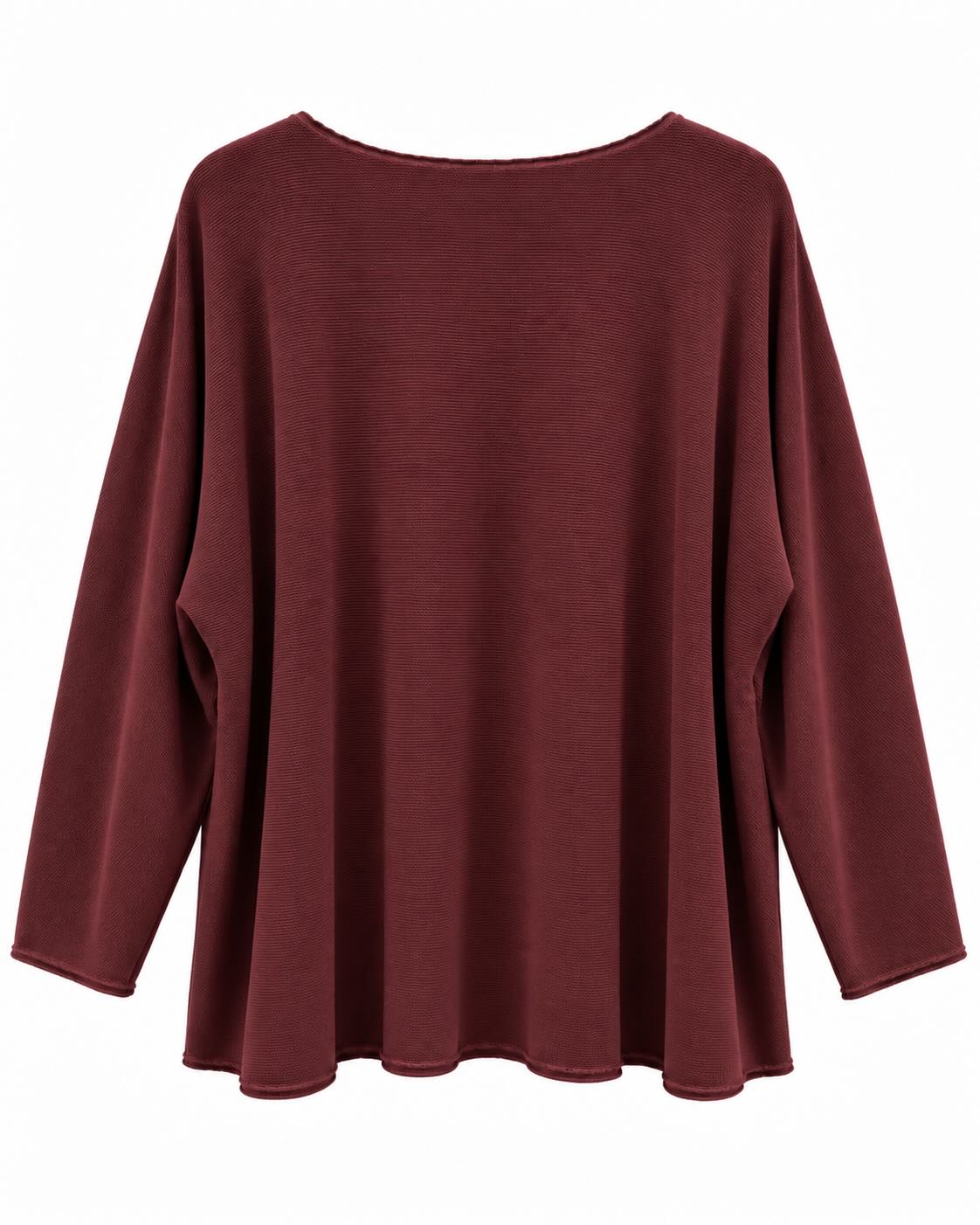 Camiseta relieve burdeos vista de espalda con manga larga y caída amplia