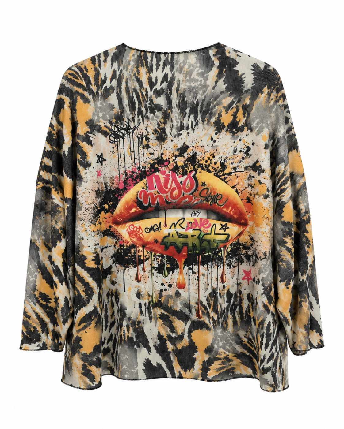Camiseta Street Art de mujer curvy vista de espalda con estampado graffiti y labios