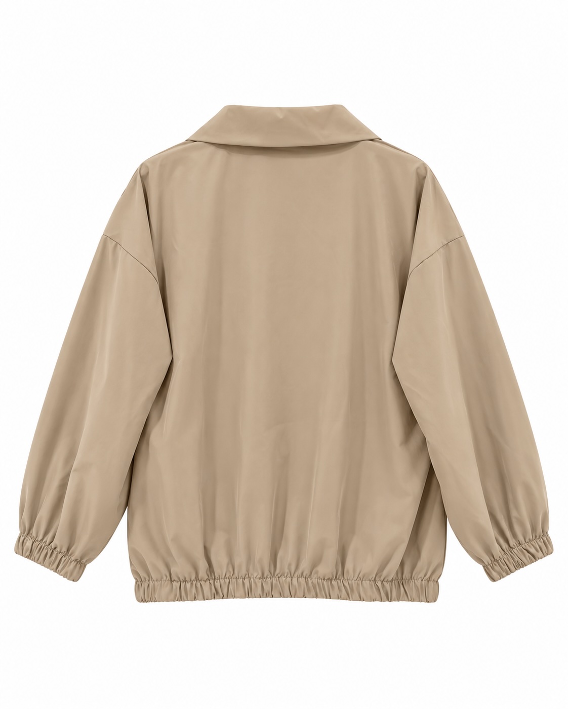Vista de la espalda de la cazadora bomber técnica beige de corte holgado y bajo elástico