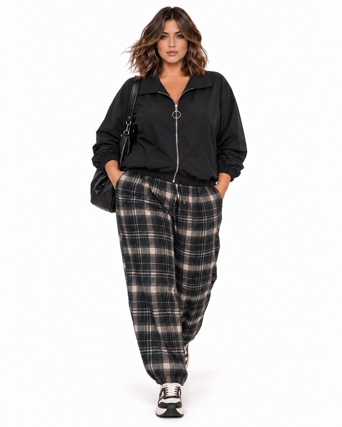 Look completo Cazadora bomber técnica negra con cremallera, cuello amplio y acabados elásticos