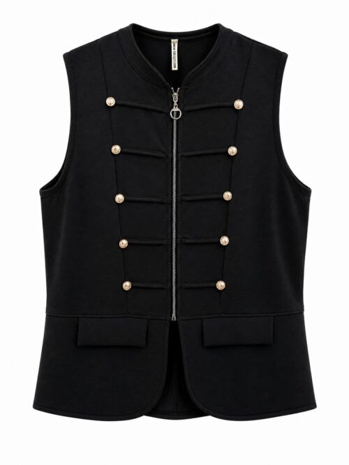 Delantero chaleco negro de estilo militar con cremallera, bolsillos y botones dorados.