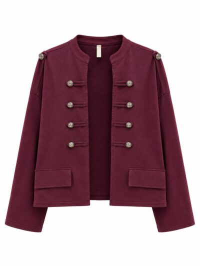 Chaqueta militar alamares burdeos con botones metálicos y bolsillos delanteros