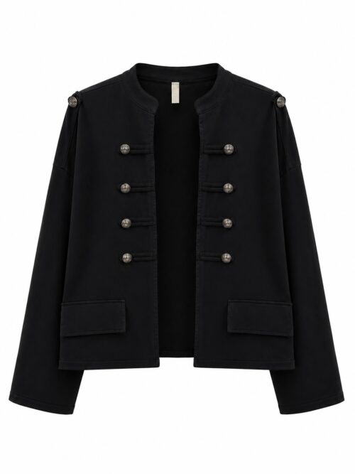 Chaqueta militar negra con alamares y tapetas decorativas