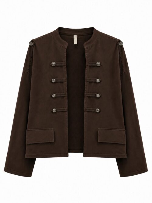 Chaqueta militar marrón chocolate con alamares, botones metálicos y tapetas decorativas