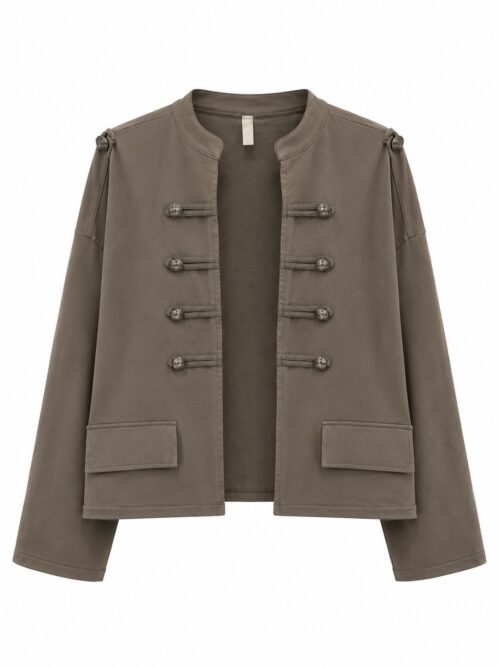 Chaqueta militar topo con alamares y tapetas decorativas
