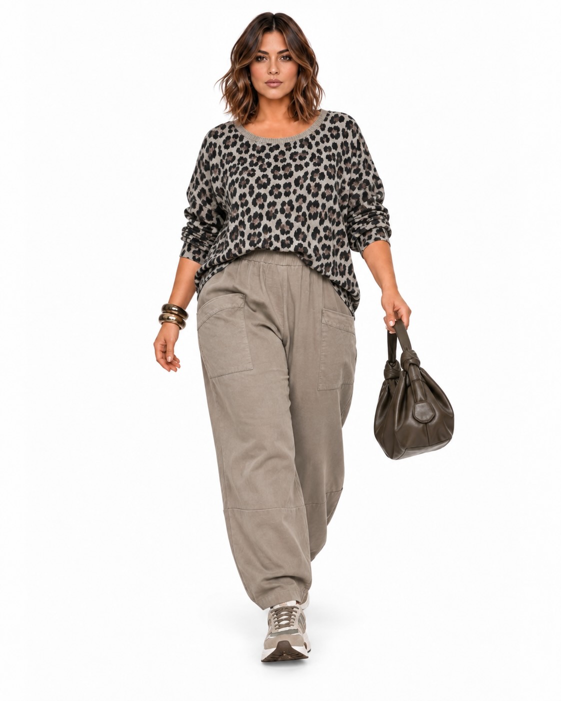 Look completo Pantalón Balloon beige con cintura elástica, bolsillos delanteros y pernera de volumen redondeado