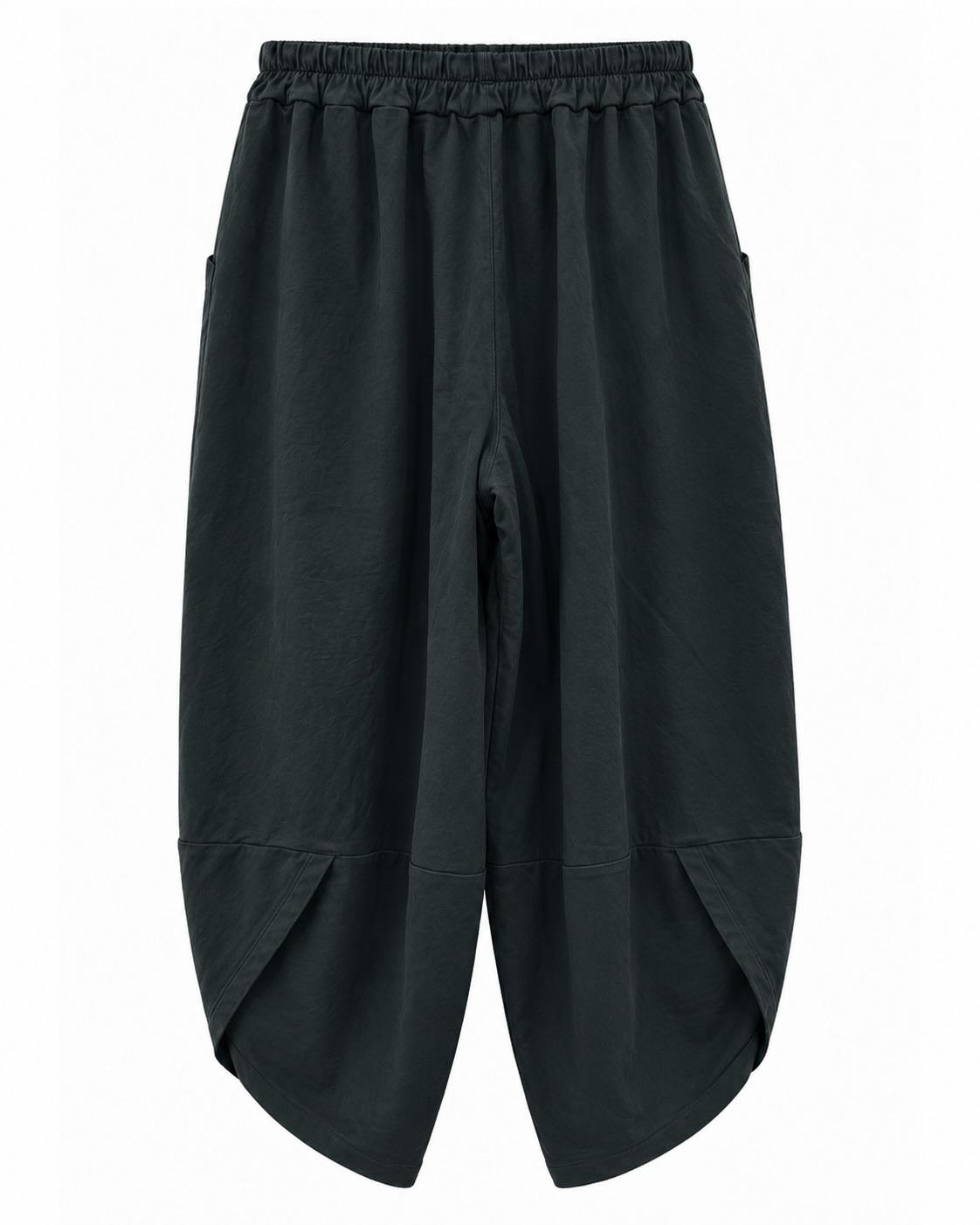 Pantalón Balloon bolsillos negro visto de espalda con cintura elástica y pernera amplia de efecto redondeado
