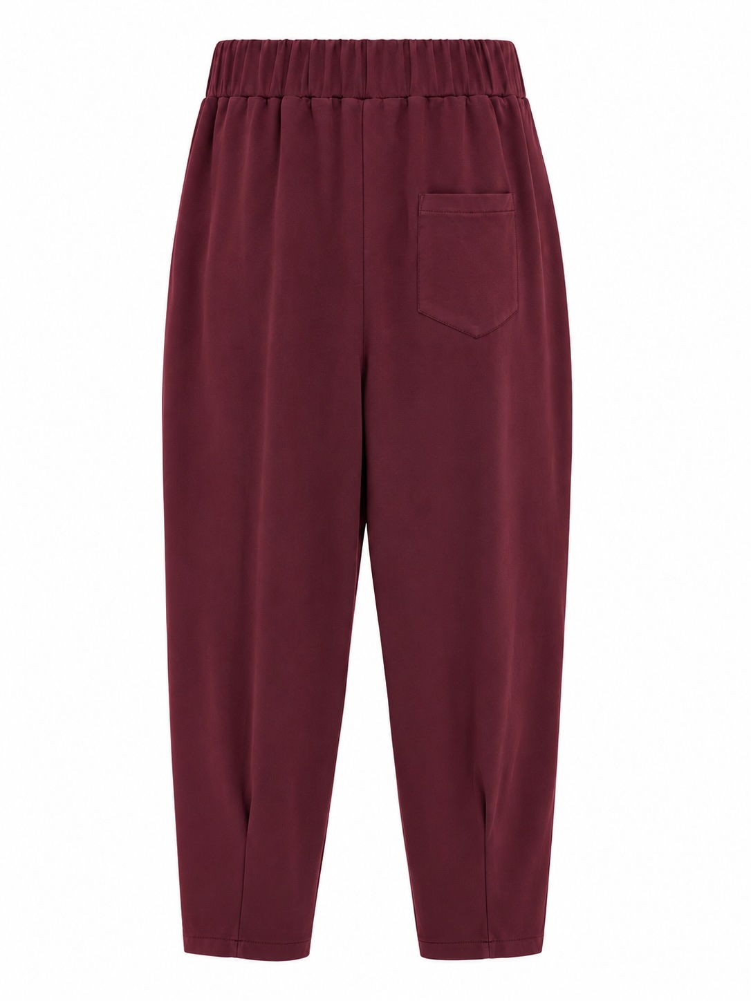 Pantalón carrot cintura elástica burdeos vista de espalda con bolsillo trasero