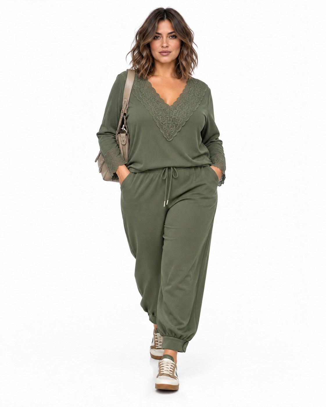 Total look Pantalón jogger globo verde con cintura elástica, cordón ajustable y bajos con botones