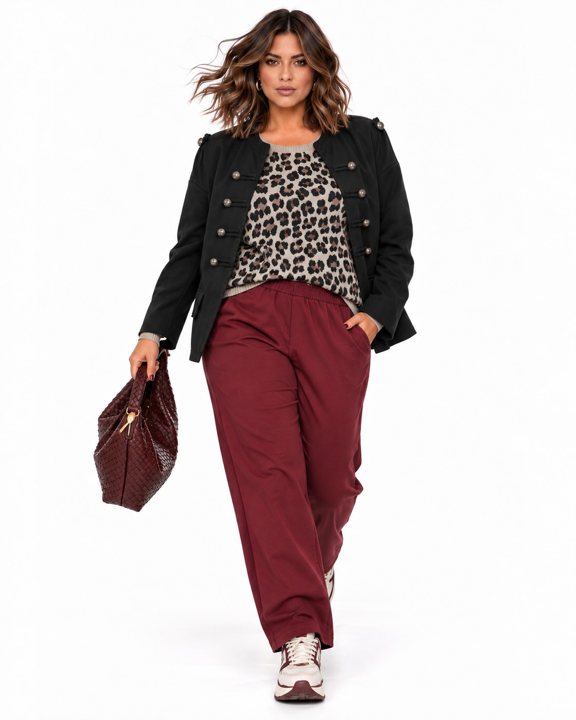 Look completo Sudadera leopardo beige con estampado animal print, escote redondo y manga larga