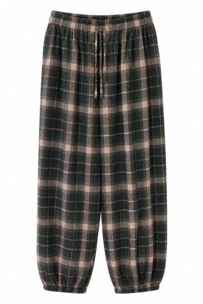 Delantero pantalón verde de cuadros escoceses con cintura y bajos elásticos.