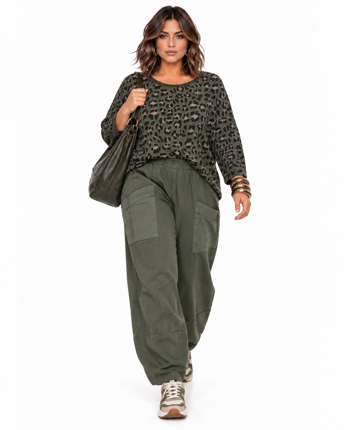 Look completo Sudadera leopardo kaki para mujer curvy con estampado animal print y escote redondo