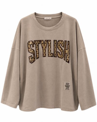 Sudadera Stylish topo con estampado frontal de letras, manga larga y laterales redondeados.