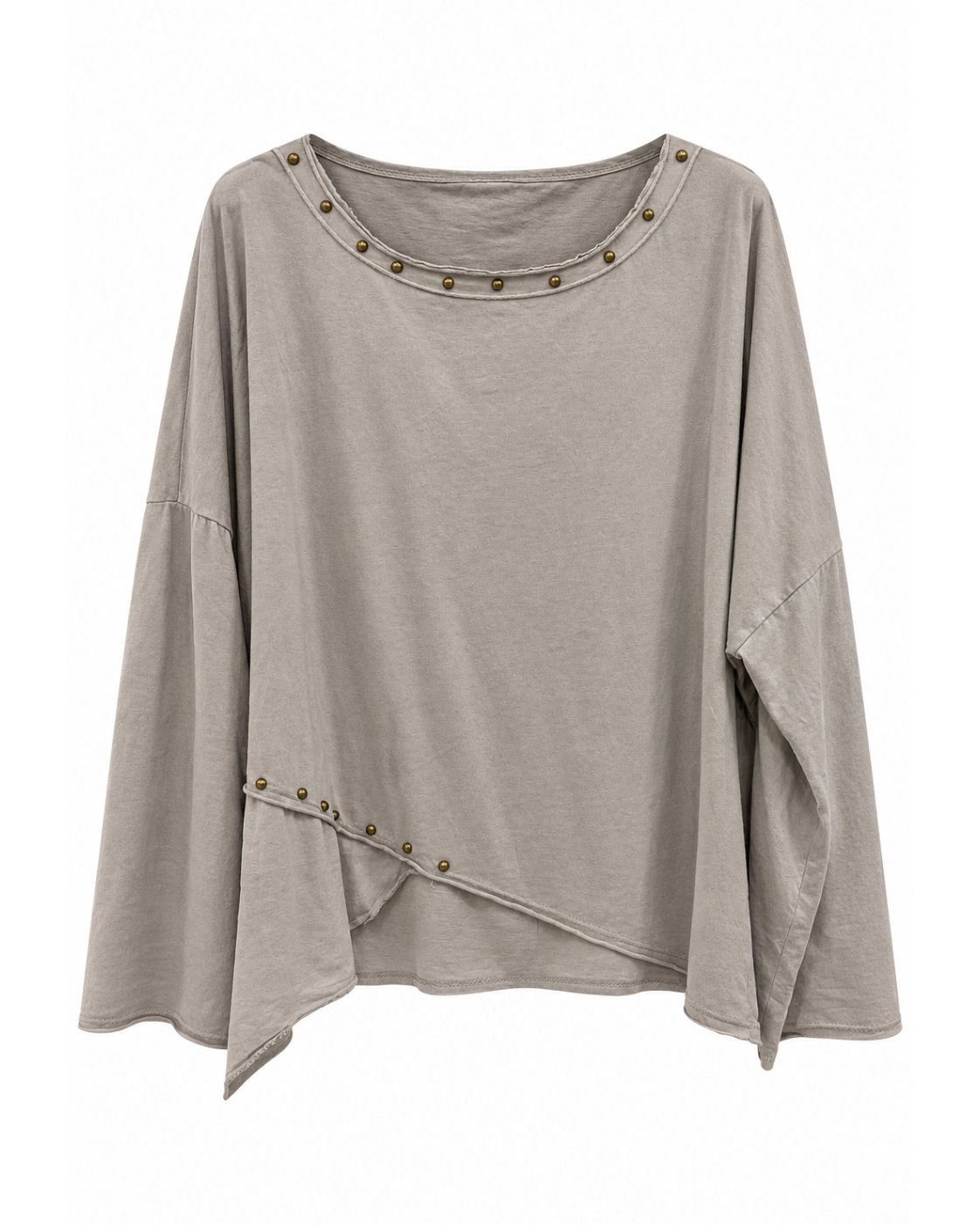 Camiseta Metal asimétrica beige con tachuelas en escote y bajo irregular