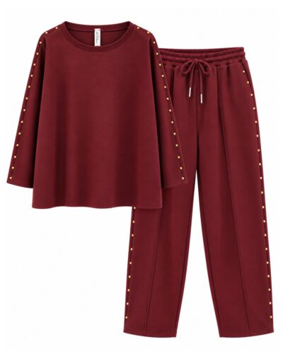 Conjunto Tachas burdeos con sudadera y pantalón a juego, tachuelas doradas y corte amplio